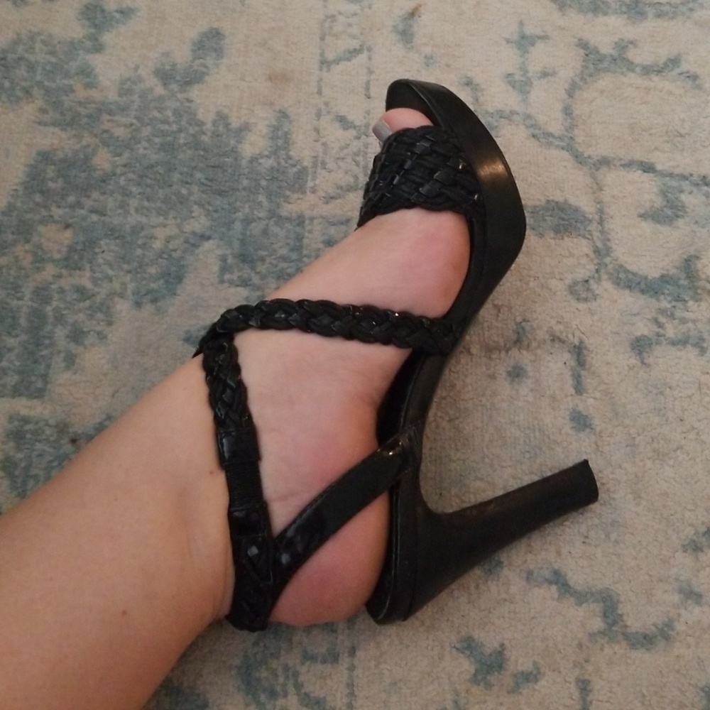 Black strappy heels - Picture 3 of 4